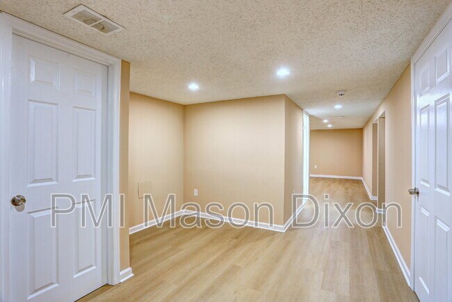 Building Photo - 8523 Fieldway Dr