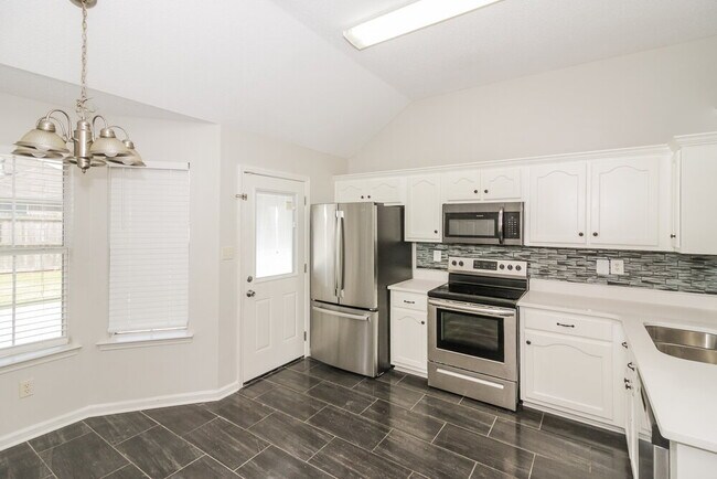 Building Photo - 9812 Southern Oak Way