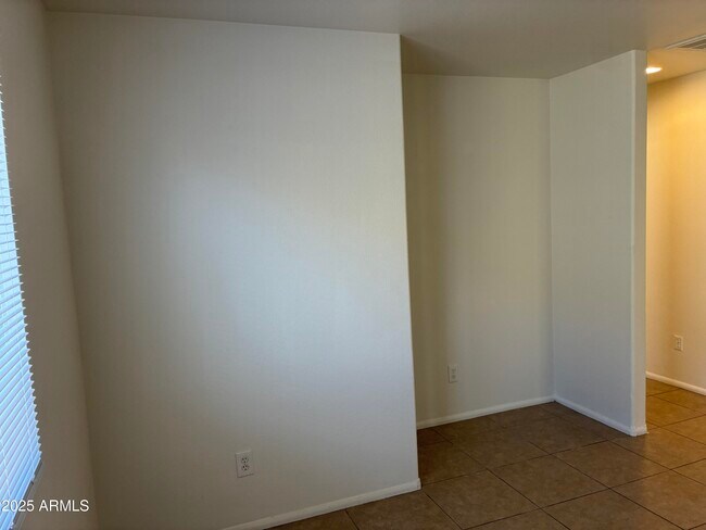 Building Photo - 10443 W Medlock Dr