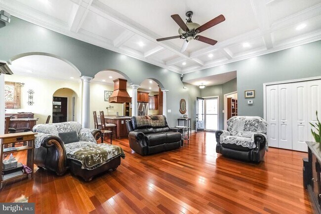 Building Photo - 24900 Fox Run Ln