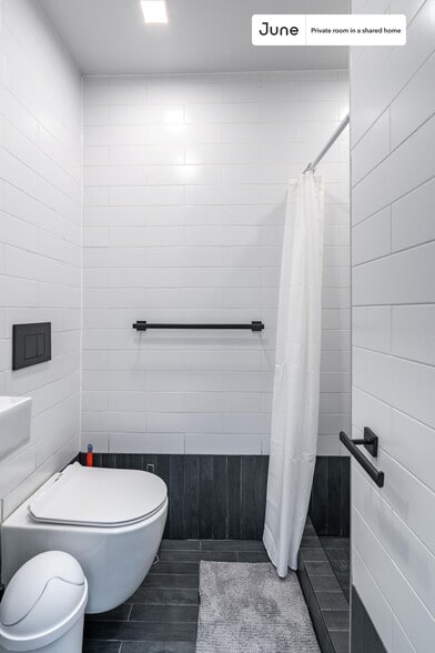 Building Photo - Room in Shared 6 bed/6.5 bath home