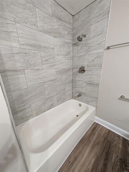 Building Photo - 2125 Edinburgh Dr