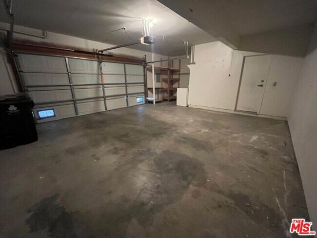 Building Photo - 1738 Palisades Dr