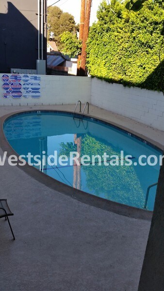 Building Photo - 942 N Gardner St