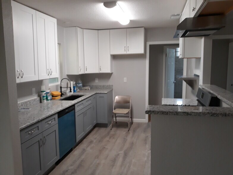 Building Photo - 319 Sumner Dr