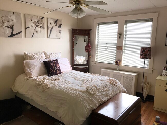 Bedroom 1 - 3322 Parkview Ave