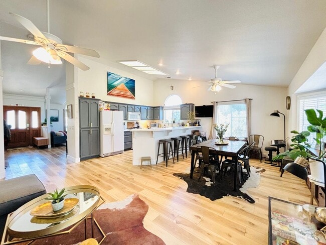 Building Photo - BEAUTIFUL 5 BED/3 BATH HOME IN THE HIDDEN HILLS SUBDIVISION