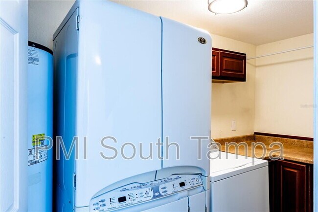 Building Photo - 3402 W Van Buren Dr