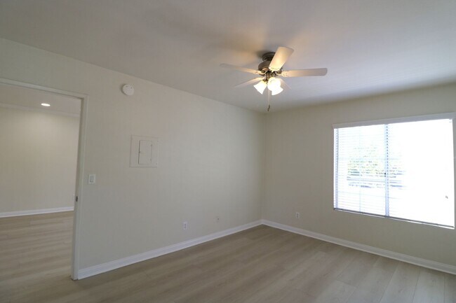 Building Photo - 5545 Canoga Ave