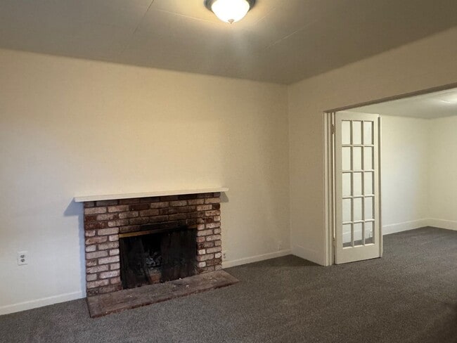 Building Photo - 2015 I St