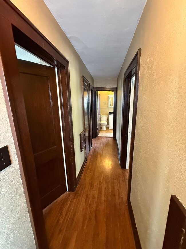 Building Photo - Charming 3 bedroom 1 bath in University/Lexington neighborhood!