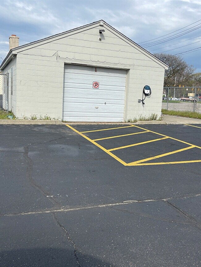 Building Photo - 18451 Sharon Ln