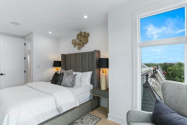 Building Photo - Private Double Decker Rooftop! - Modern Lu...