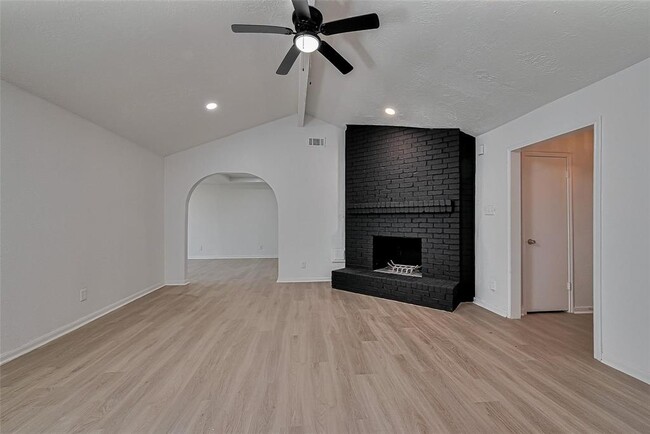 Building Photo - 6219 Canada Dr