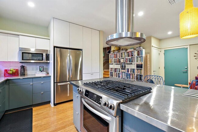 Building Photo - 805 Cumberland Rd