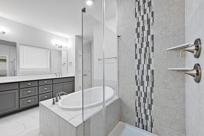 Building Photo - 8816 Mina Dr