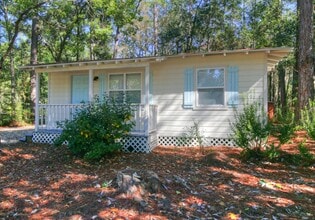 Building Photo - Newly remolded cottage across from Mobile ...