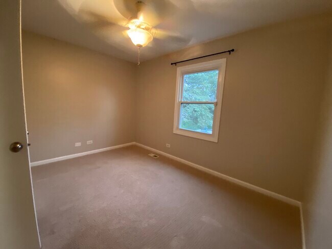 Building Photo - 1332 Culpepper Dr