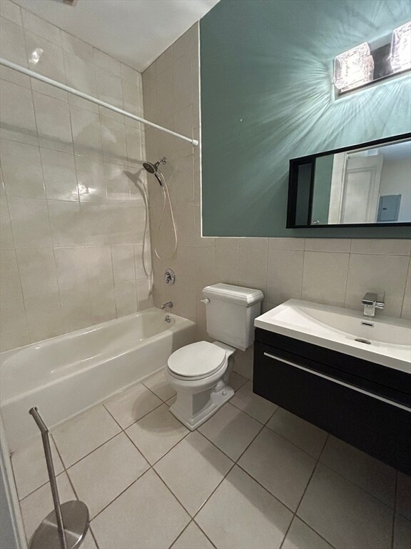 Building Photo - 81 Boylston St