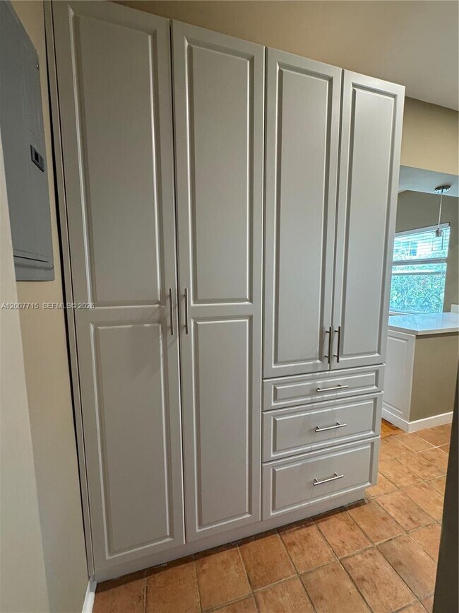 Building Photo - 725 NE 91st St