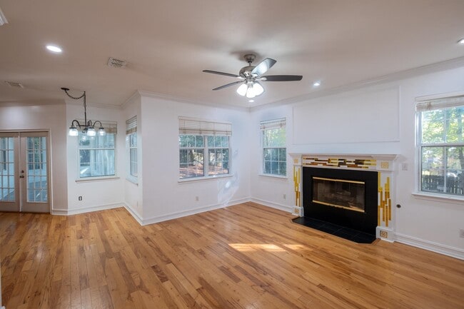 Building Photo - 3510 Gardenview Way