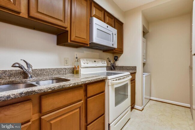 Building Photo - 5821 Inman Park Cir
