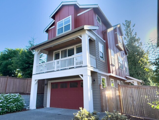 Primary Photo - GORGEOUS 3 bdrm plus Flex Space Home in Mo...