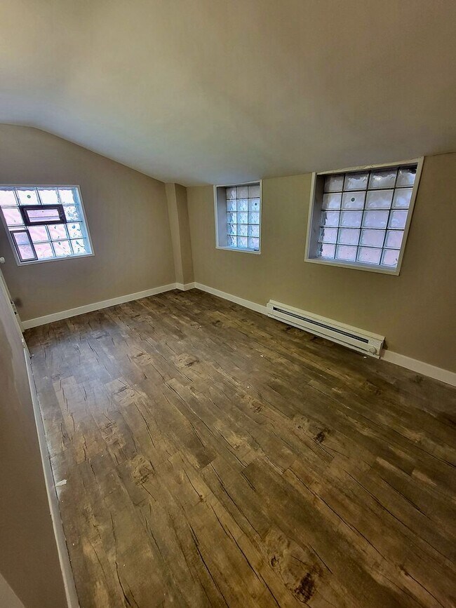 Building Photo - 1411 E Carson St