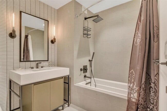 Building Photo - 2 Shore Ln