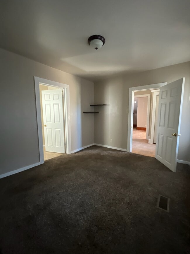 Building Photo - 712 Terrace Ave