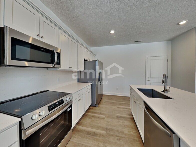 Building Photo - 233 Deanscroft Dr