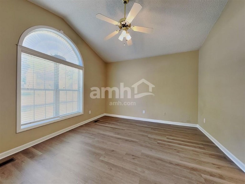 Building Photo - 204 Machost Dr