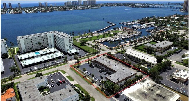 Building Photo - 310 Lake Shore Dr West Palm Beach, FL 33403