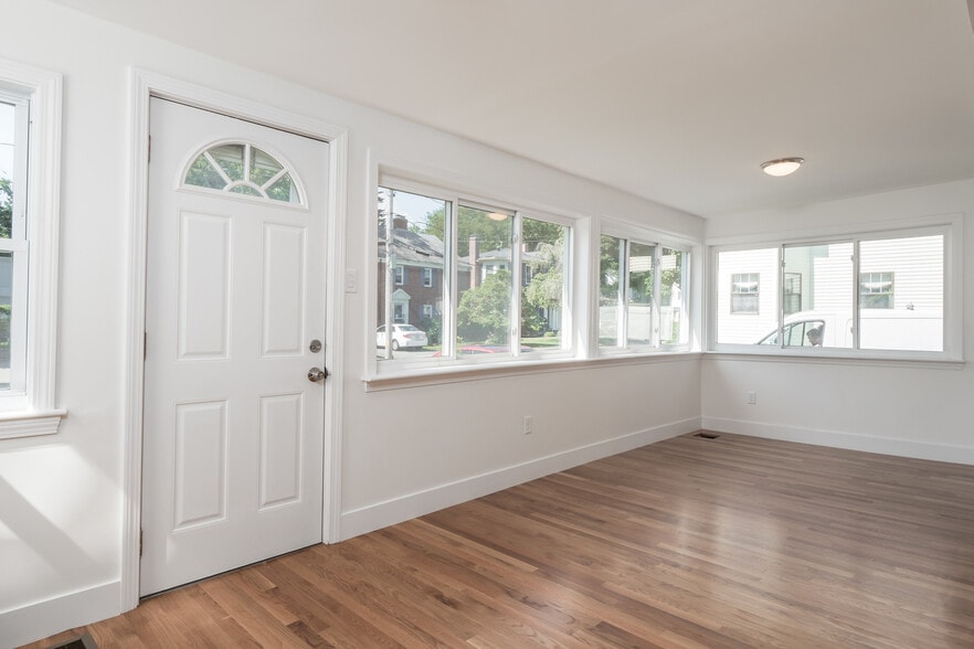 Building Photo - 92 Clinton Place Unit #2