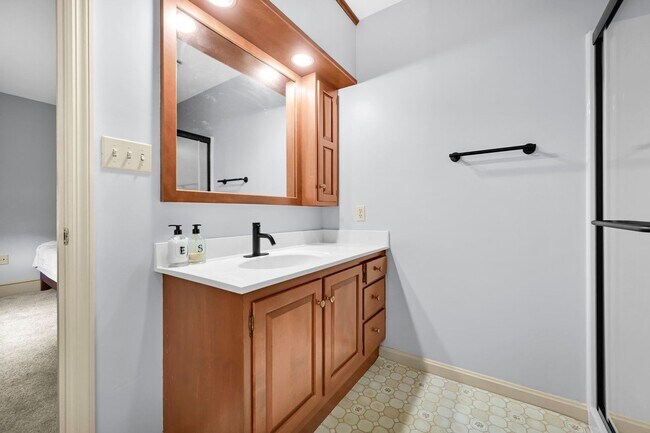 Building Photo - 684 Steinman Ct