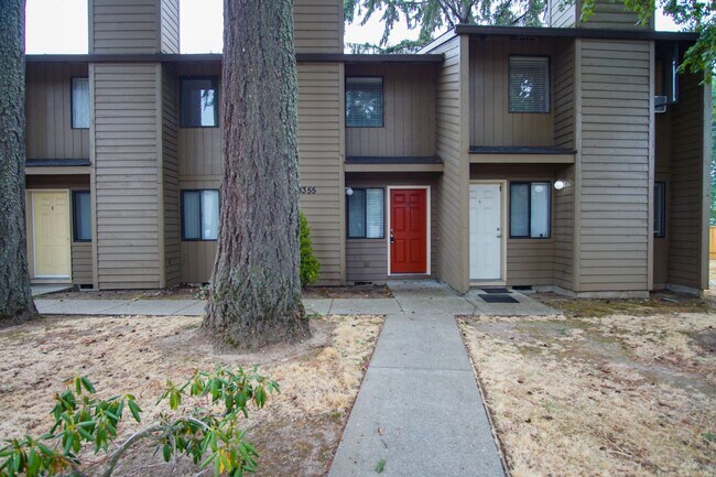 Building Photo - YOUR CHOICE OF FREE RENT SPECIALS! Townhouse w Garage, Patio, DW, WD + Fireplace!!