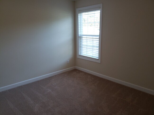 Building Photo - Three-Bedroom Home for Rent in New Riverside!