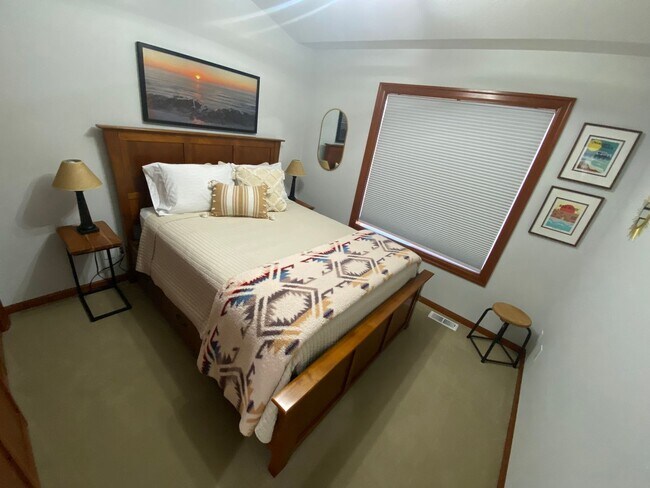 Building Photo - LONG BEACH VACATION HOME BY THE MONTH - VIEW & BEACH ACCESS