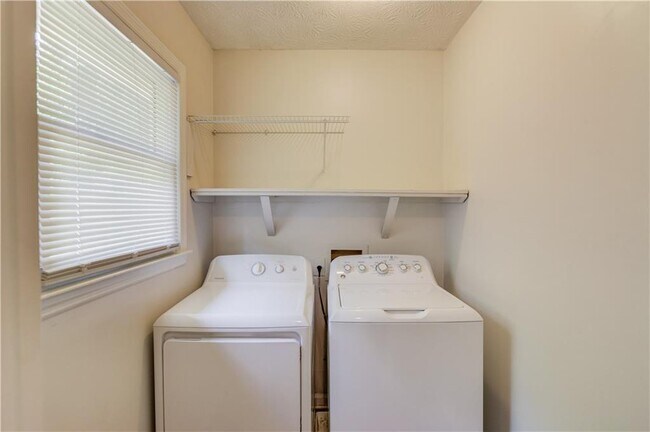 Building Photo - 4905 Wade Valley Way