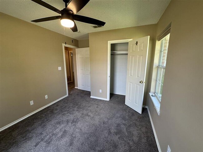 Building Photo - 2305 Haverhill Dr