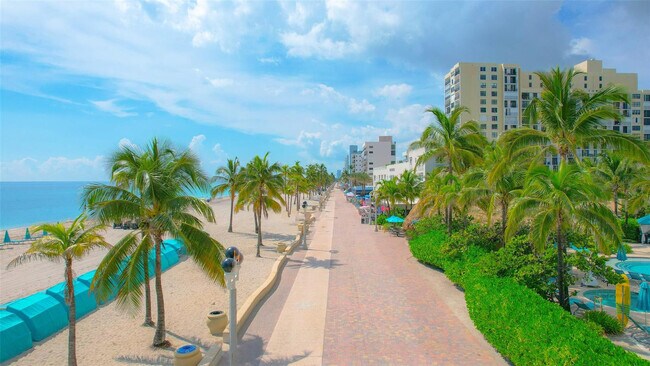 Building Photo - 324 Van Buren St