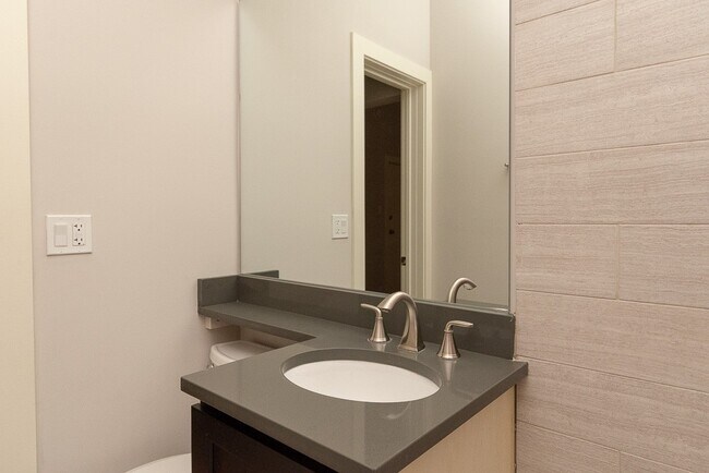 Building Photo - 2425 N Kedzie Blvd