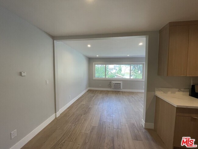 Building Photo - 9949 Pinewood Ave