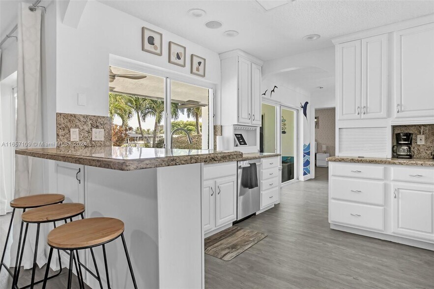 Primary Photo - 5220 NE 26th Ave