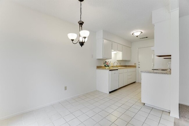 Building Photo - 3704 Bannockburn Dr