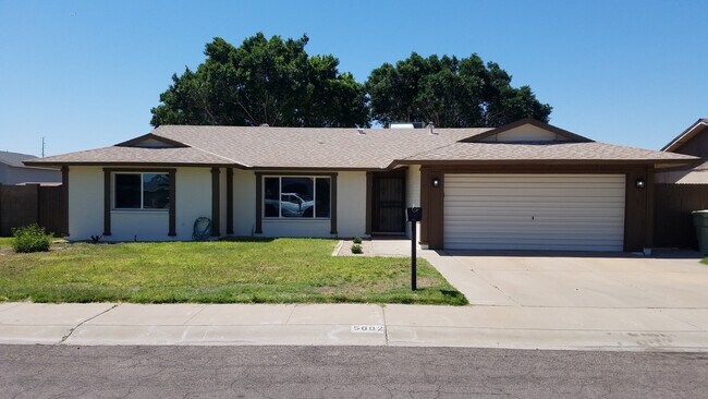 Primary Photo - 5602 N 46th Dr