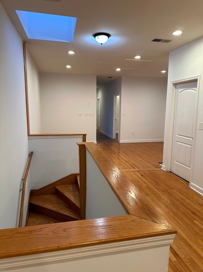 Building Photo - 6045 W Irving Park Rd