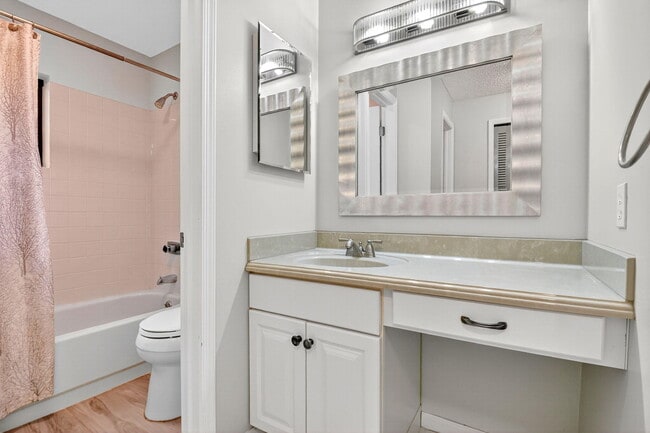 Building Photo - 4866 Dovewood Cir