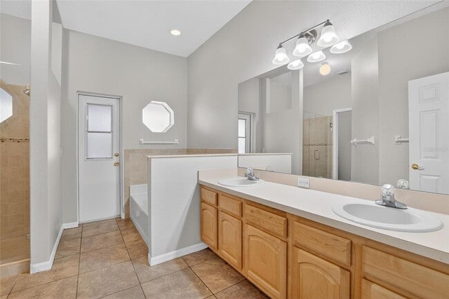 Building Photo - 11304 Balm Riverview Rd