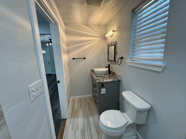 Building Photo - Move in special: Guthry Beautiful 3 bedroom